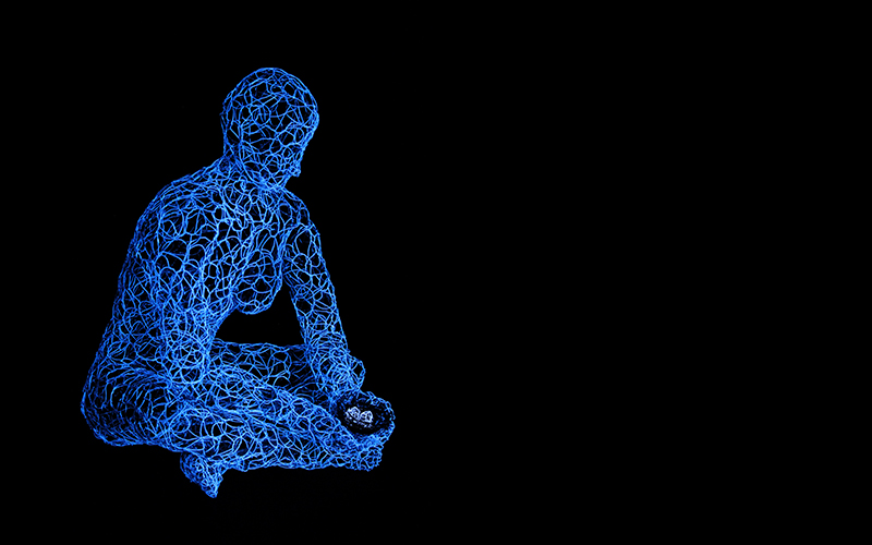Respiro — Il nido, scultura originale fotografata con illuminazione luminescente