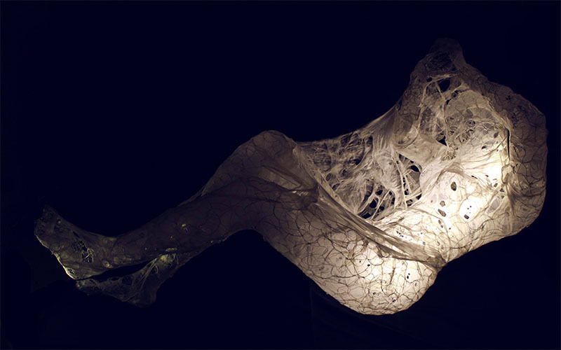 "Metamorfosi - Risveglio" Scultura in acciaio inox intrecciato a mano, plastica e luci LED, cm 195 x 60 x 106, 2015 P.U.