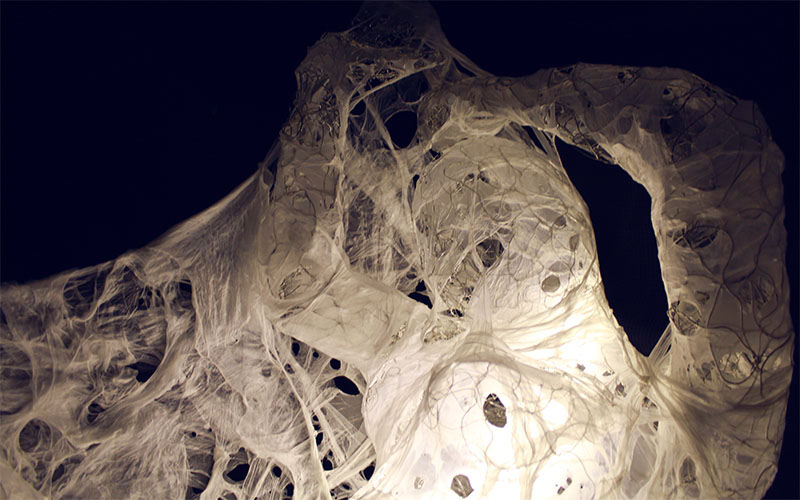 "Metamorfosi - Risveglio" Scultura in acciaio inox intrecciato a mano, plastica e luci LED, cm 195 x 60 x 106, 2015 P.U.